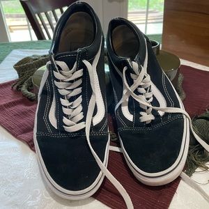 Item #47 classic low top Vans